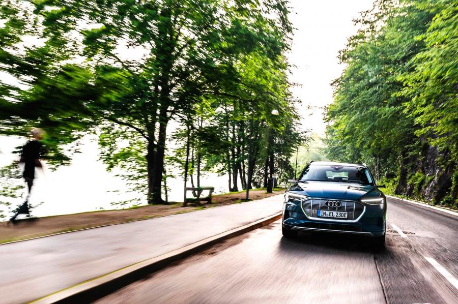  Audi e-tron 55 Quattro 2019 года  (WW) (фото 417 из 452)